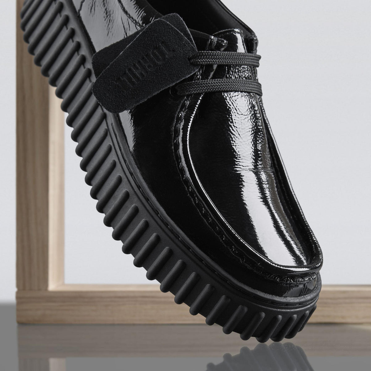 Torhill Bee Black Patent - US 0519